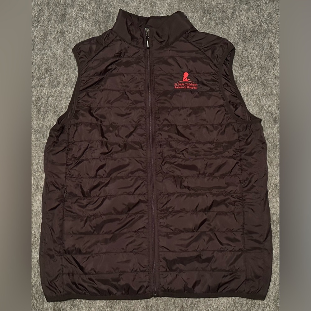 Men’s St. Jude Children’s Hospital Black/ Red Logo Full Zip Quilted Vest- Medium